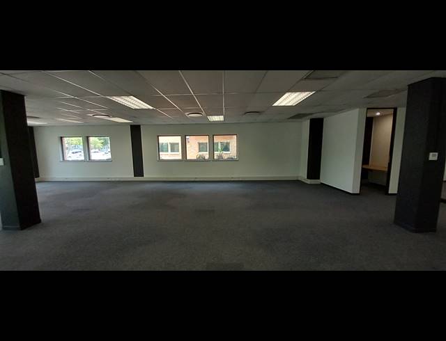 369M² OFFICE TO LET IN BRYANSTON